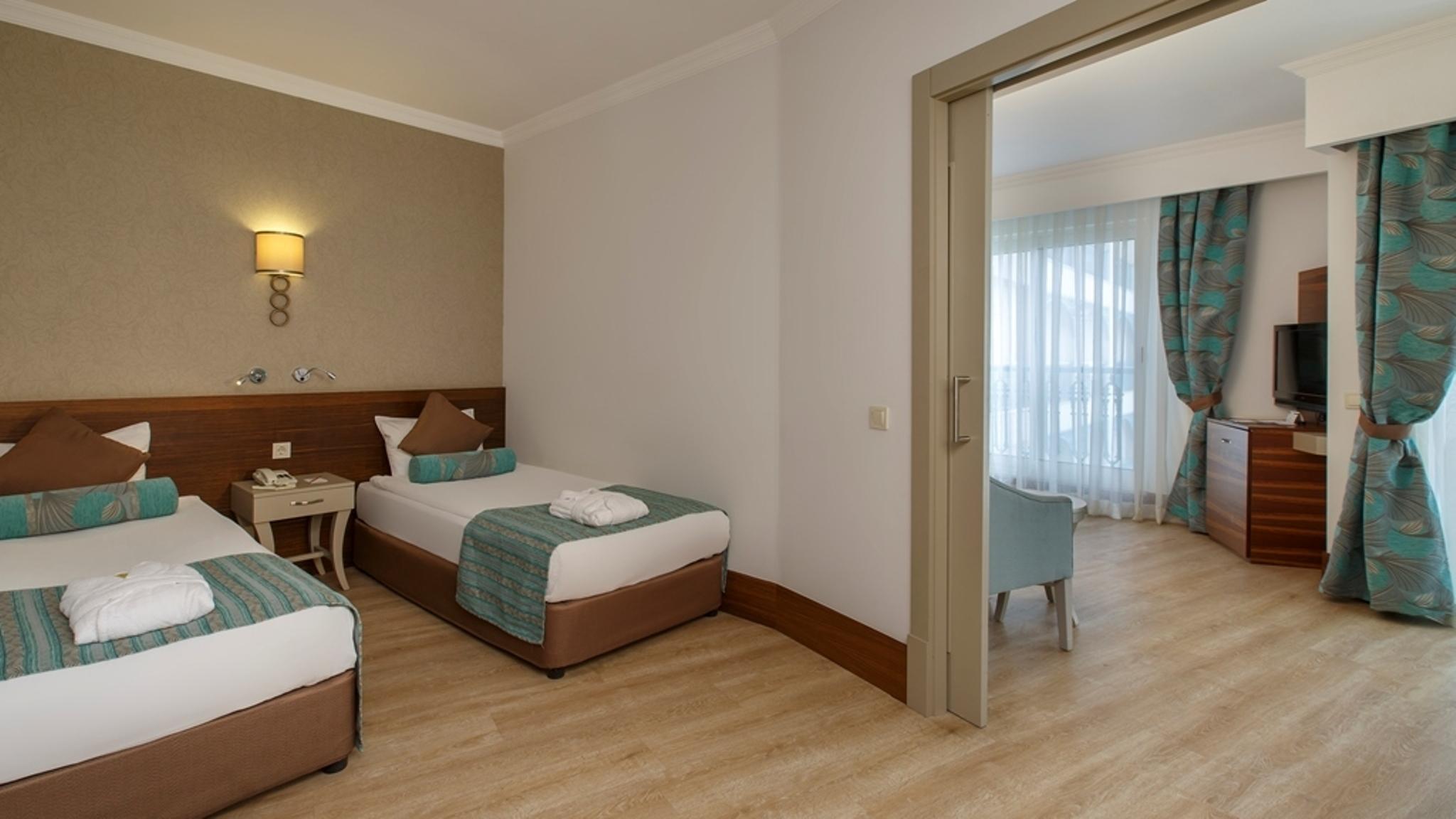 Side Crown Palace Ultra All Inclusive Exterior foto